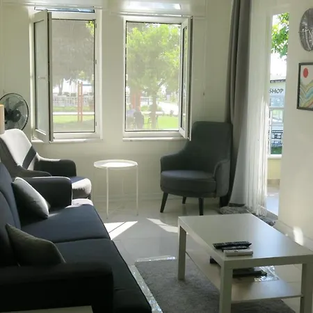 Summer House By The Sea - 40 M To The